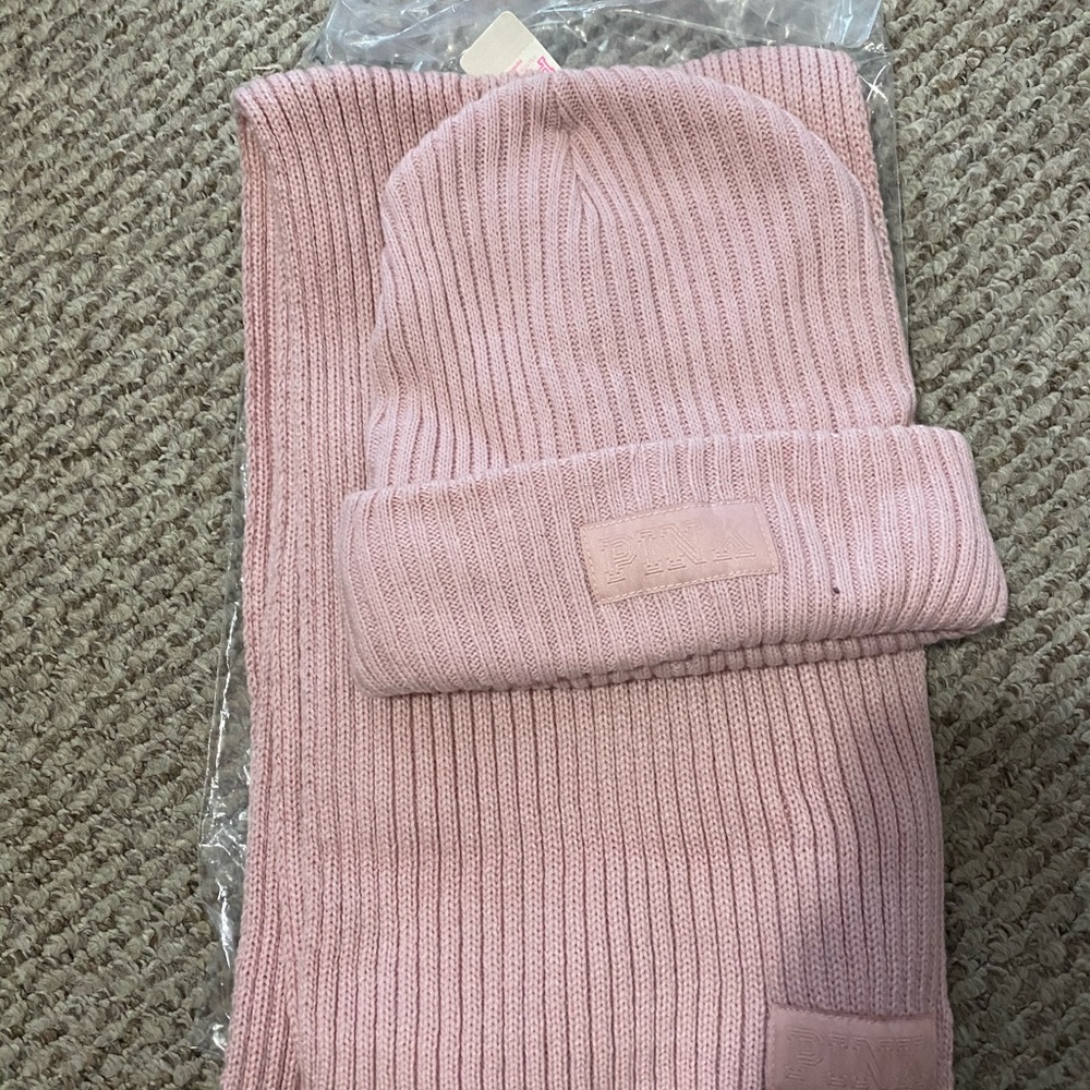 Pink Victoria’s Secret scarfs set